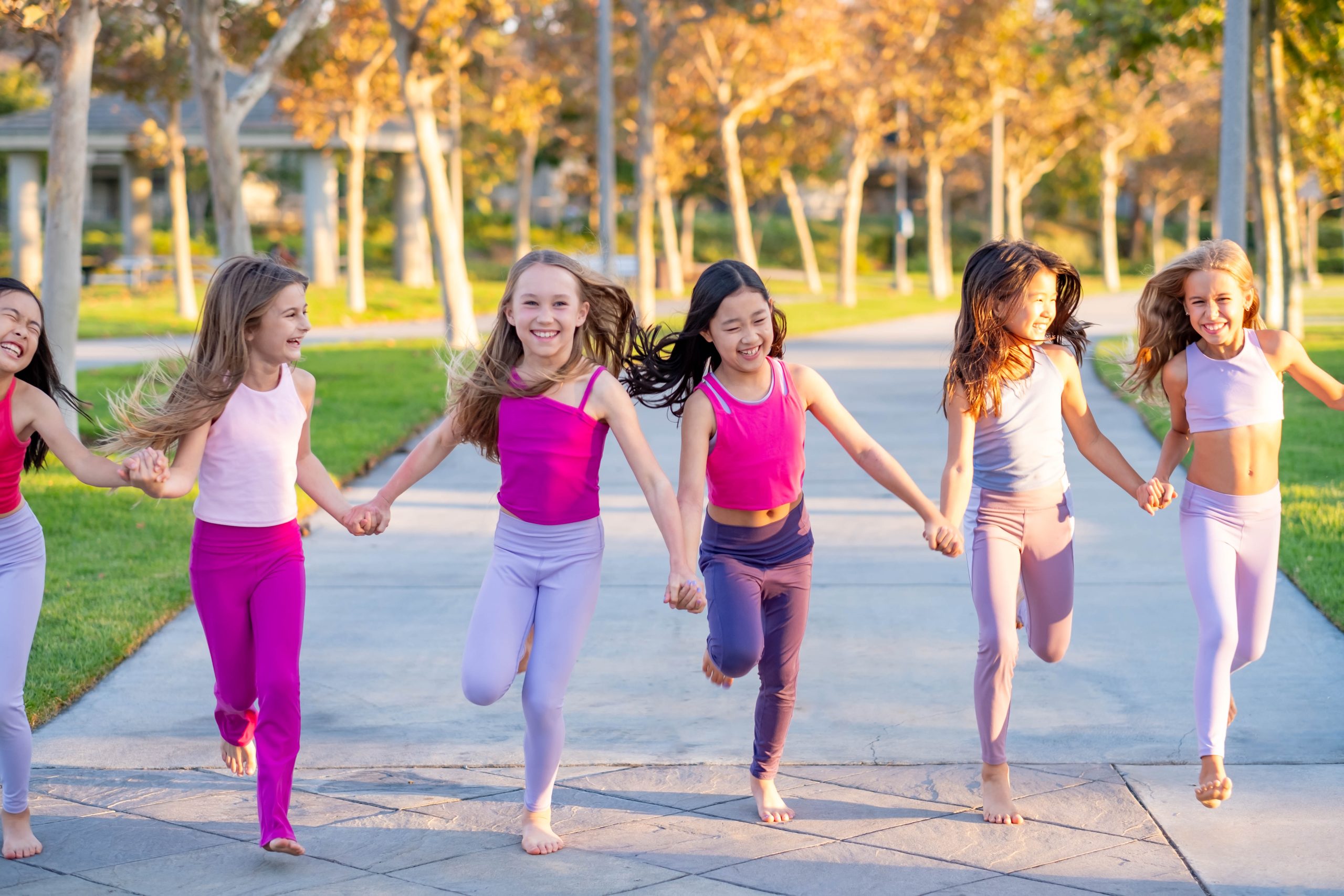 gIRLS RUNNING